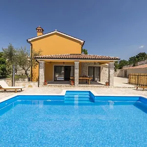 https://spacious-four-bedroom-villa-marija-klotar.in-istria.net