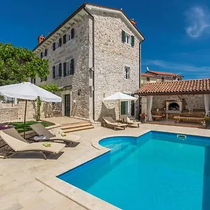 https://beautiful-stone-house-villa-parentium-with-private-pool.in-istria.net